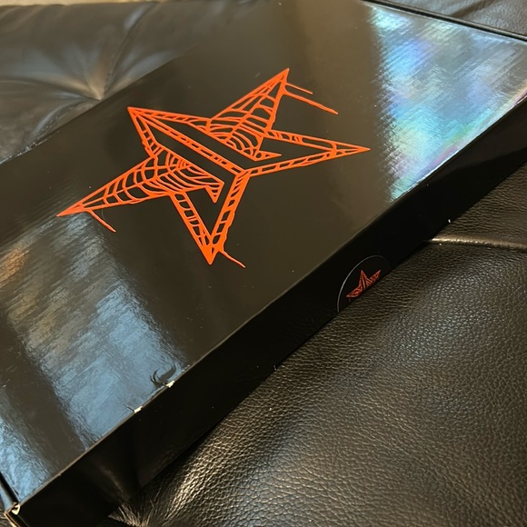 Jeffree Star Limited Edition Halloween Mirror - Picture 3 of 4